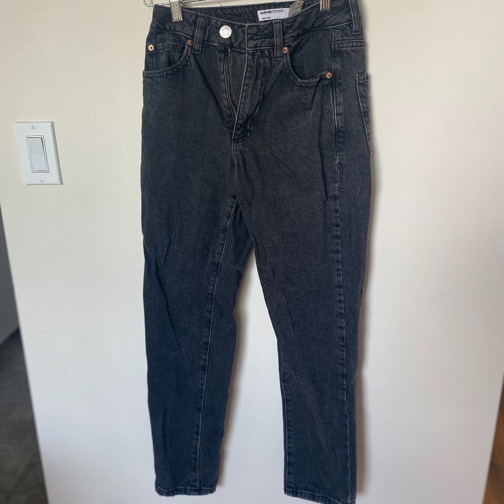 black mom jeans